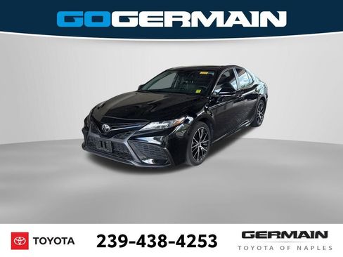 Used 2024 Toyota Camry SE image 1