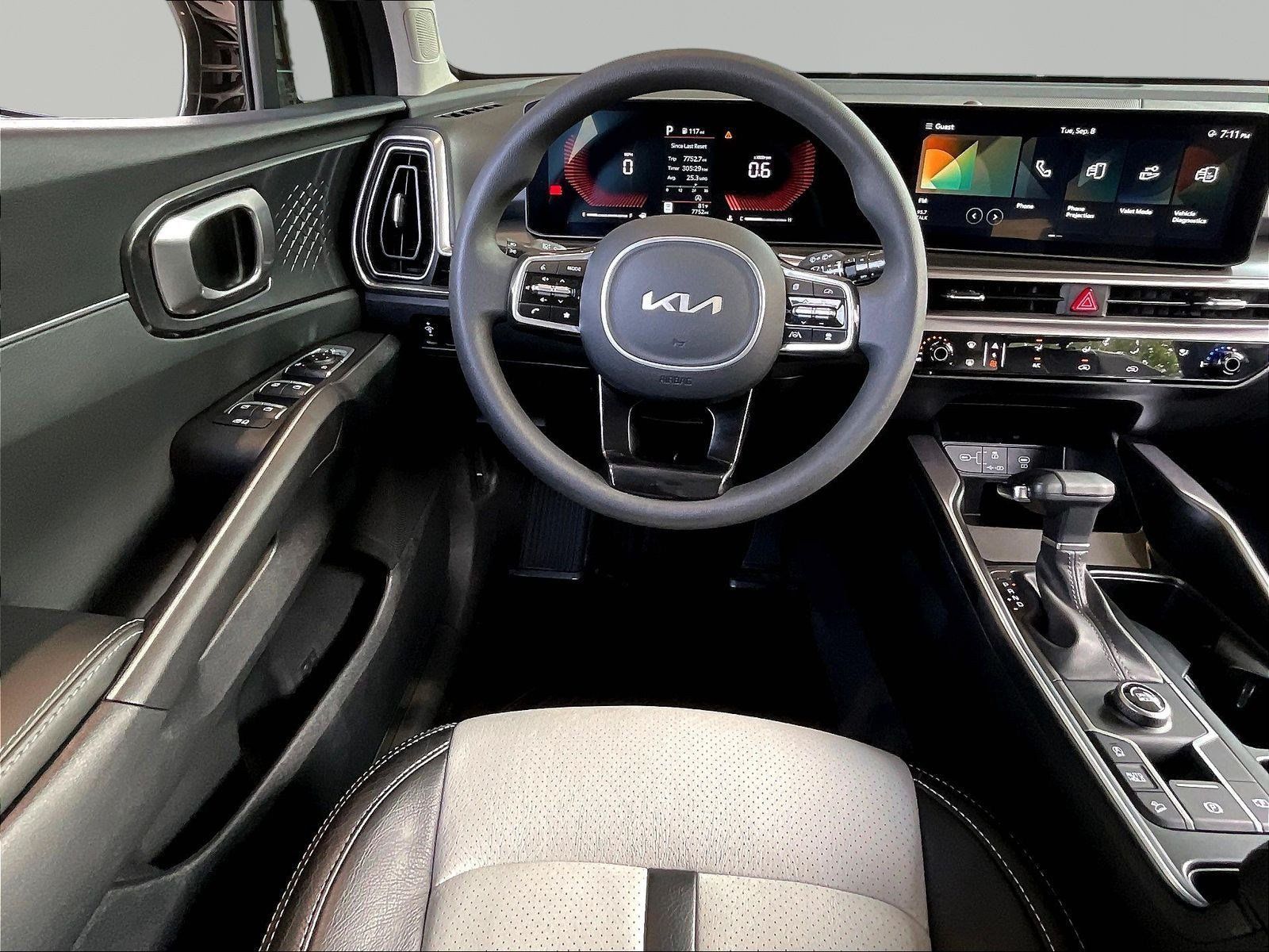 Used 2025 Kia Sorento LX FWD image 8