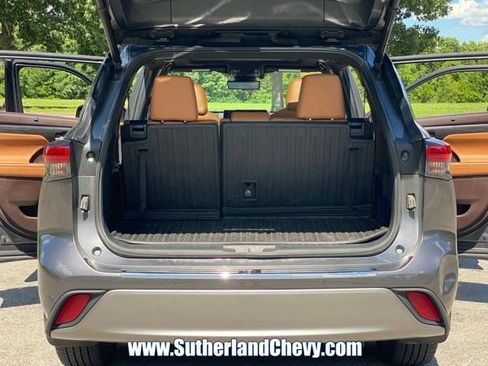 Used 2021 Toyota Highlander Platinum AWD/4WD image 45