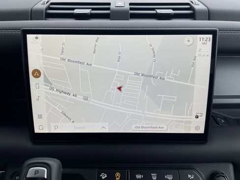 Used 2025 Land Rover Defender 110 image 27