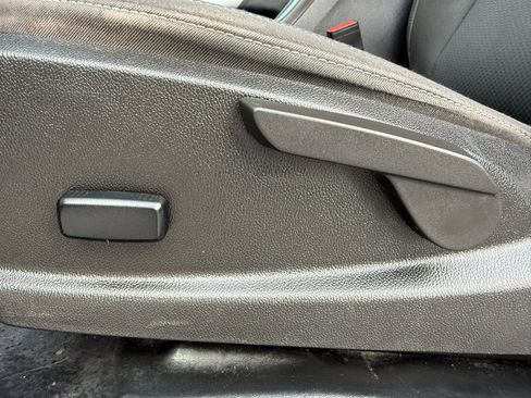 Used 2022 Chevrolet Colorado LT w/ Fleet Safety Package image 12