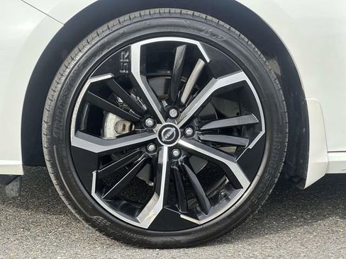 Used 2023 Nissan Altima 2.5 SR w/ SR Premium Package image 8