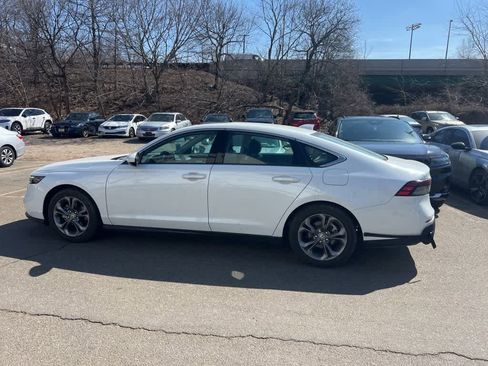 Used 2023 Honda Accord EX image 11
