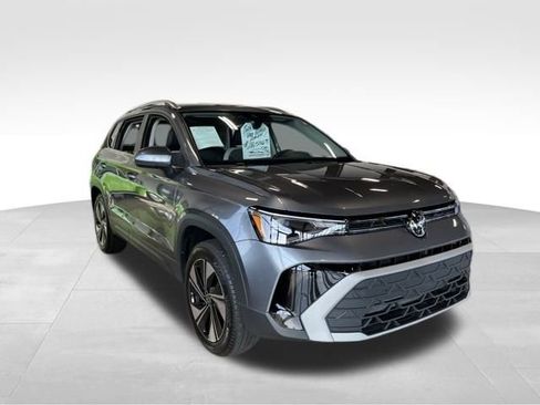 Used 2025 Volkswagen Taos SE image 9