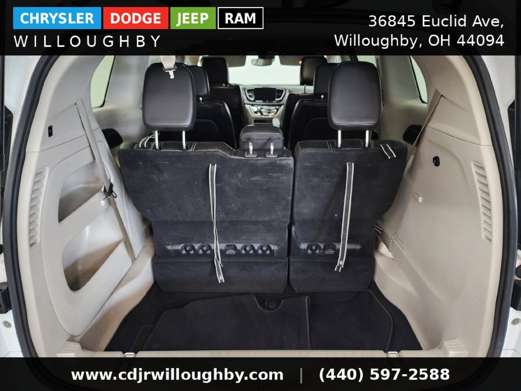 Used 2024 Chrysler Pacifica Touring-L FWD image 32