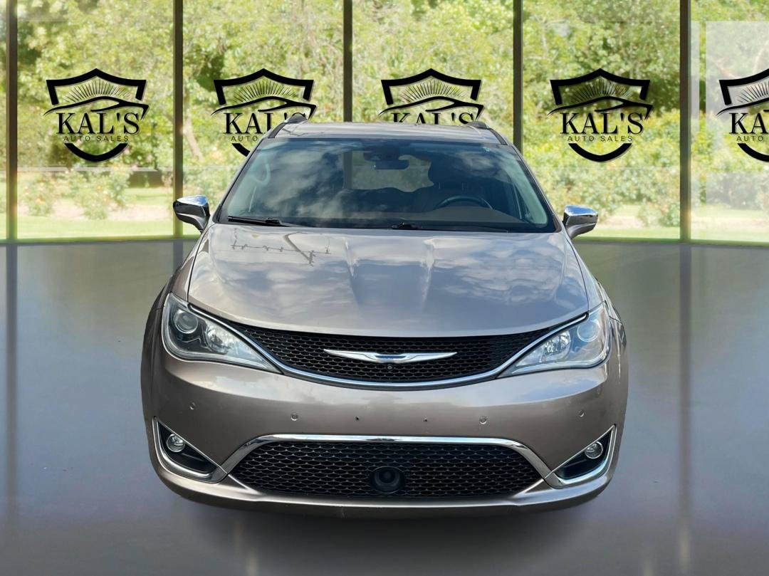 Used 2018 Chrysler Pacifica Limited FWD image 2