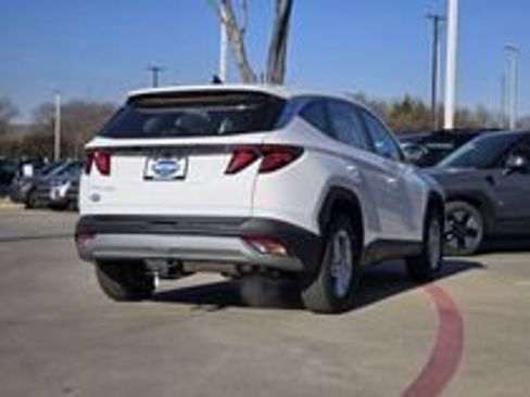 Used 2026 Hyundai Tucson SE FWD image 2