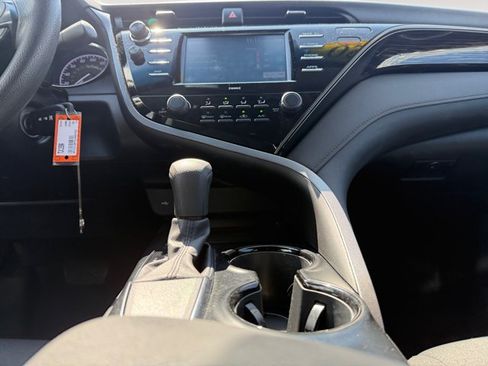 Used 2020 Toyota Camry LE FWD image 9