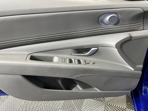 Used 2025 Hyundai Elantra SEL FWD image 27