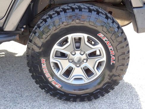 Used 2014 Jeep Wrangler Unlimited Rubicon w/ Connectivity Group AWD/4WD image 22