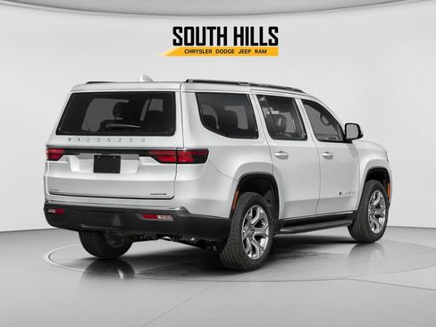 Used 2023 Jeep Wagoneer 4WD image 4