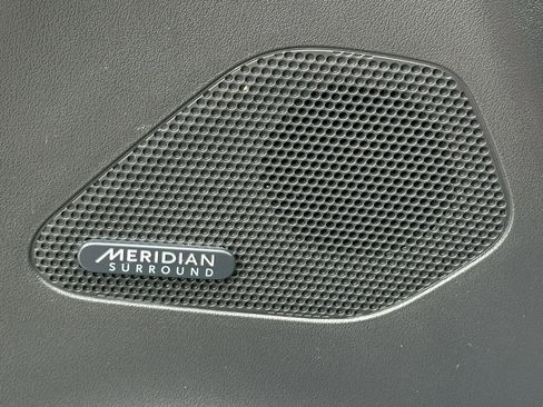 Used 2019 Jaguar F-PACE S image 38