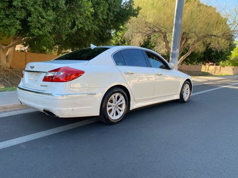 Used 2012 Hyundai Genesis 3.8 RWD image 5