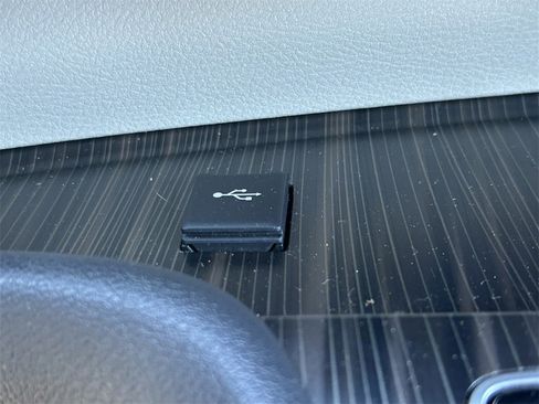 Used 2022 Toyota Sienna Limited image 37