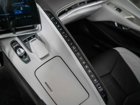 Used 2021 Chevrolet Corvette Stingray Premium Cpe w/ Z51 Performance Package RWD image 21