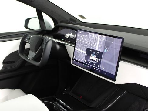 Used 2022 Tesla Model X Plaid image 14