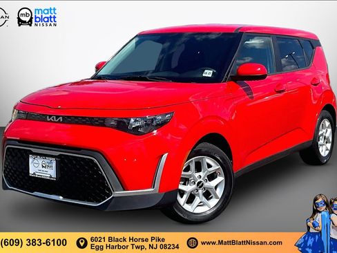 Used 2023 Kia Soul LX w/ LX Technology Package FWD image 1