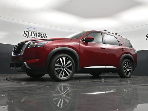 Used 2025 Nissan Pathfinder Platinum w/ Cargo Package FWD image 28