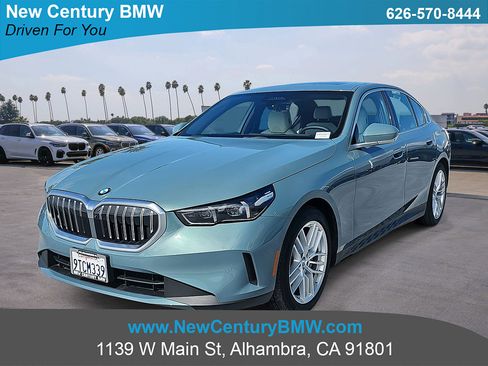 Used 2025 BMW 530i RWD image 1
