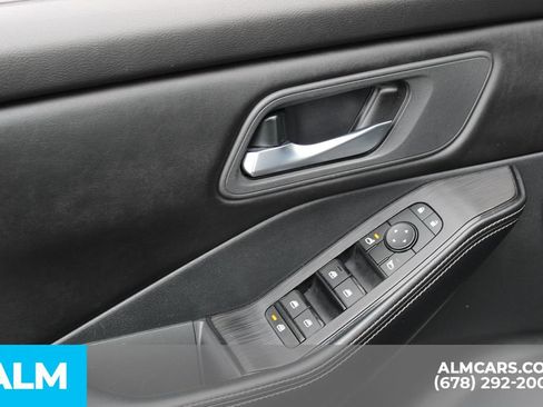 Used 2024 Nissan Rogue SV FWD image 16