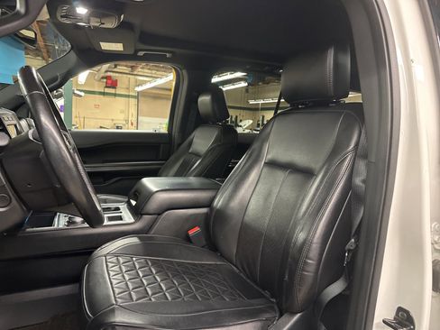 Used 2020 Ford Expedition XLT w/ Equipment Group 202A image 9