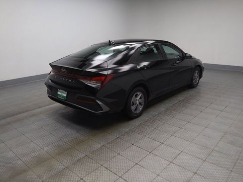 Used 2025 Hyundai Elantra SE FWD image 10