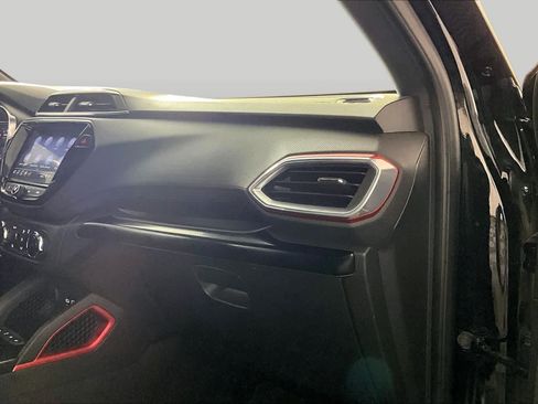 Used 2022 Chevrolet TrailBlazer RS w/ Convenience Package FWD image 17