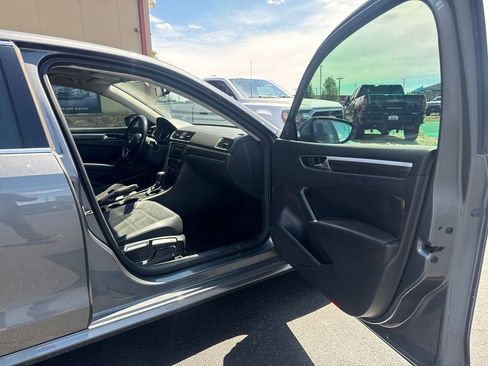 Used 2018 Volkswagen Passat 2.0T SE FWD image 96