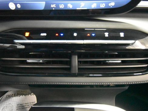 Used 2026 Buick Enclave Sport Touring AWD/4WD image 17