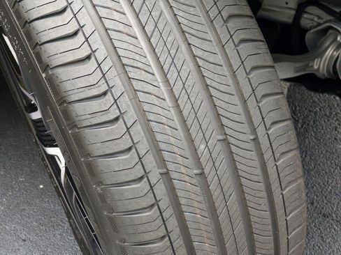 Certified 2025 Mercedes-Benz GLC 300 4MATIC image 3