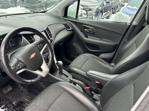 Used 2019 Chevrolet Trax LT w/ LT Convenience Package image 22