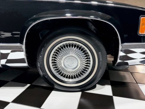 Used 1995 Cadillac Fleetwood Brougham RWD image 33