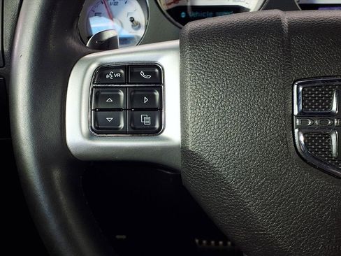 Used 2013 Dodge Challenger R/T Plus image 19