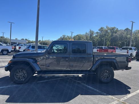 New 2025 Jeep Gladiator Sport image 4