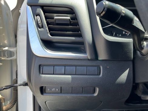 Used 2021 Nissan Rogue S AWD/4WD image 15