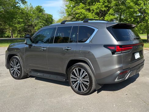 Used 2023 Lexus LX 600 4WD w/ Accessory Package (Z1) image 4