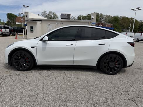 Used 2023 Tesla Model Y Performance image 4