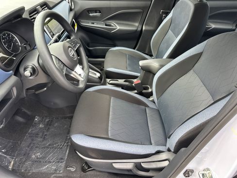 New 2025 Nissan Versa SV w/ Trunk Package FWD image 9