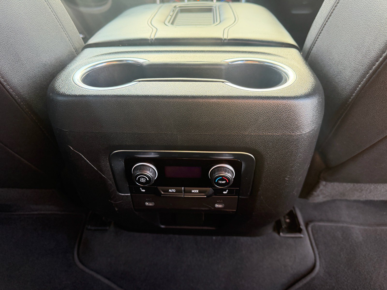 Used 2022 Chevrolet Suburban LT w/ LT Signature Package RWD image 19