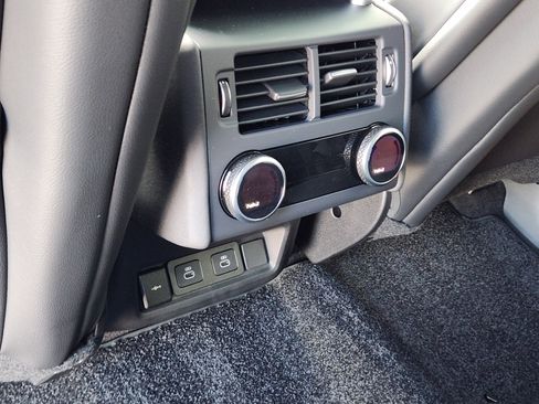 New 2025 Land Rover Discovery S image 31