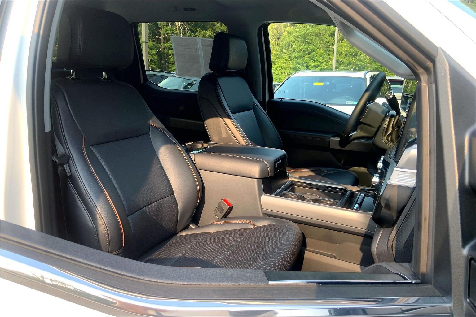 Used 2026 Ford F250 Lariat w/ Lariat Premium Package AWD/4WD image 9