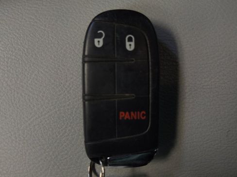 Used 2019 Jeep Compass Latitude FWD image 32