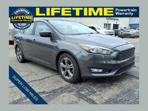 Used 2018 Ford Focus SE w/ SE Appearance Package FWD image 1