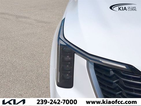 Used 2025 Kia Sorento LX image 10