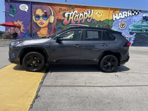 Used 2020 Toyota RAV4 XSE AWD/4WD image 2