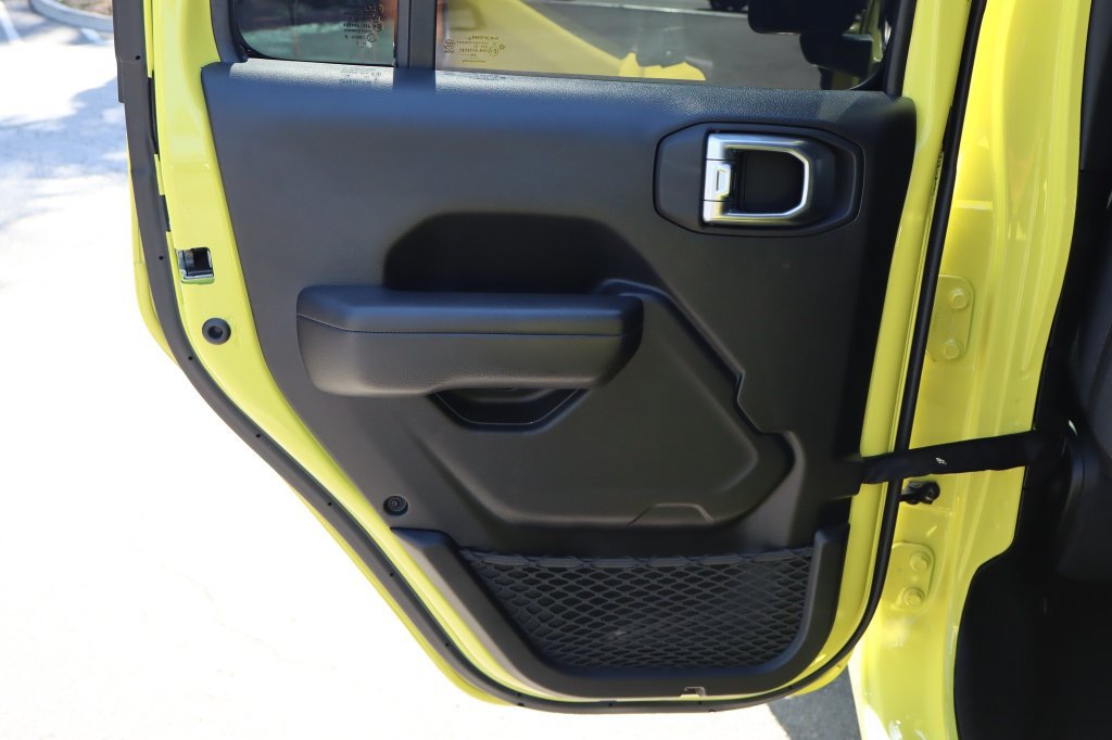 Used 2024 Jeep Wrangler Unlimited AWD/4WD image 34