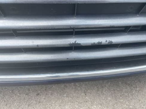 Used 2019 Toyota Avalon XLE w/ Moonroof Package image 2