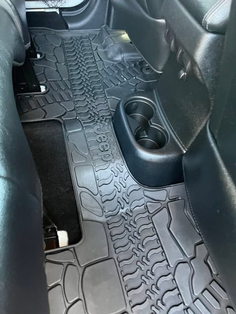 Used 2016 Jeep Wrangler Unlimited Sahara AWD/4WD image 9