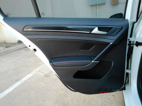 Used 2017 Volkswagen GTI SE FWD image 16