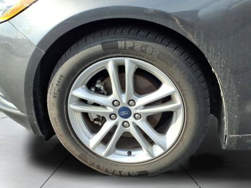 Used 2018 Ford Fusion SE w/ Fusion SE Technology Package image 18